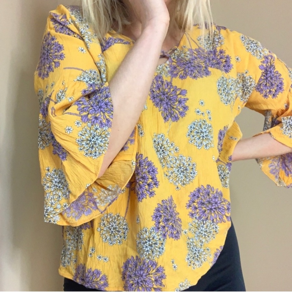 ana | Floral 3/4 Flare Bell Sleeve V-Neck Boho Blouse Floaty Rayon Crop Top